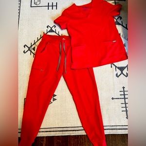 Womens Figs M Zamora Jogger Scrubs and SM Casma Three Pocket Scrub Top